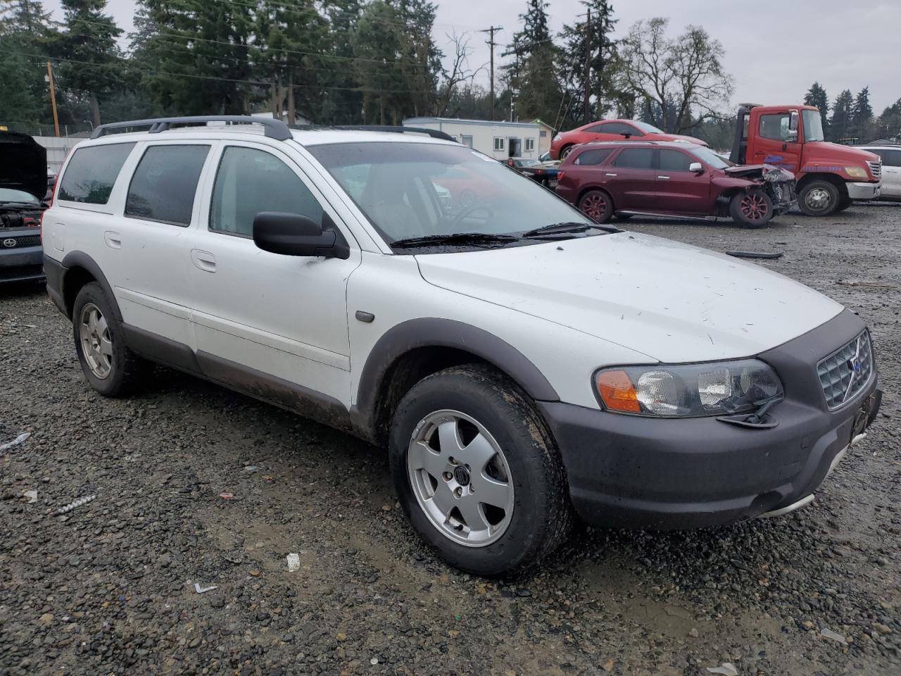 Lot #3050549120 2004 VOLVO XC70