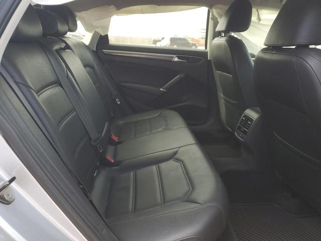 2017 VOLKSWAGEN PASSAT SE 1VWBT7A38HC073951