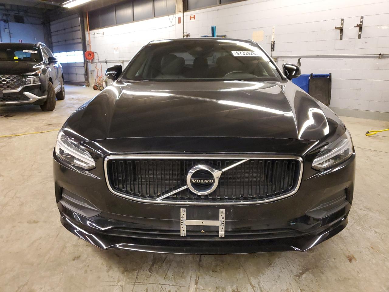 Lot #3048377726 2019 VOLVO S90 T5 MOM