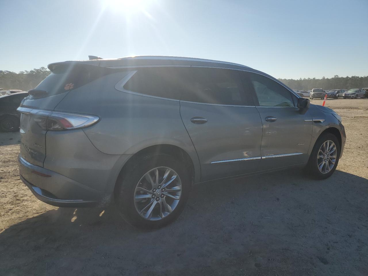 BUICK ENCLAVE AVENIR