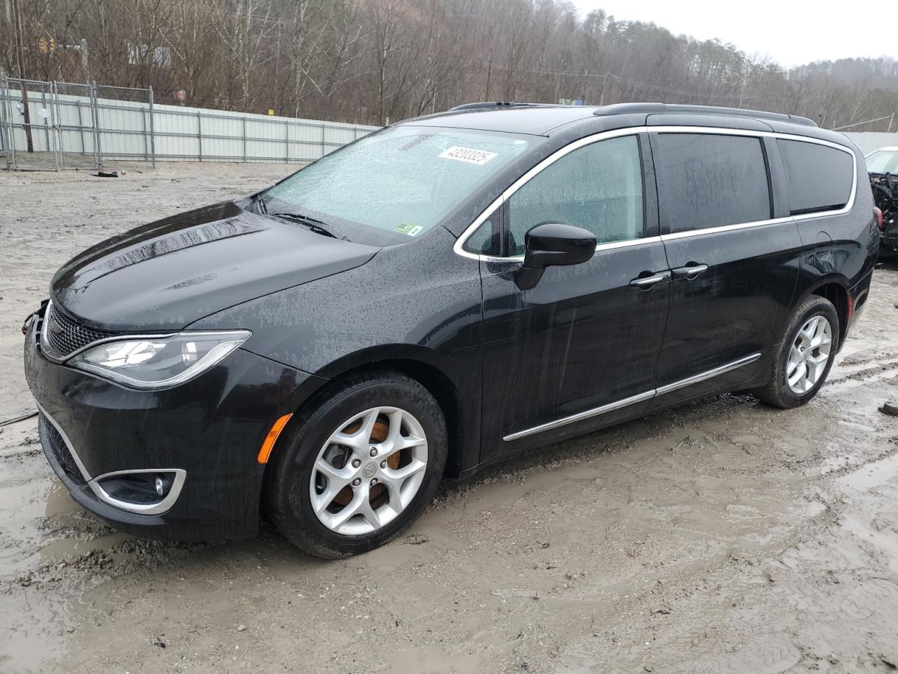  Salvage Chrysler Pacifica