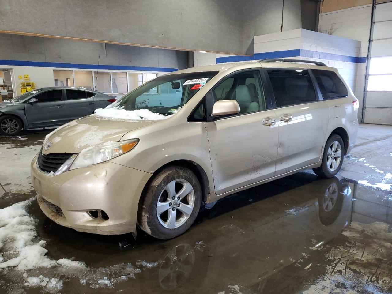  Salvage Toyota Sienna