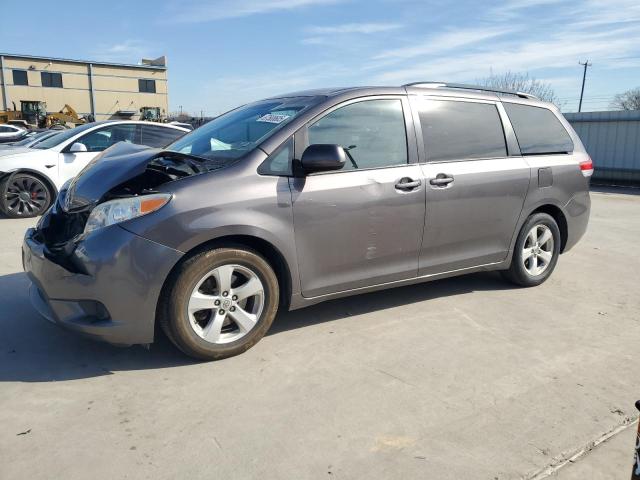 TOYOTA SIENNA LE