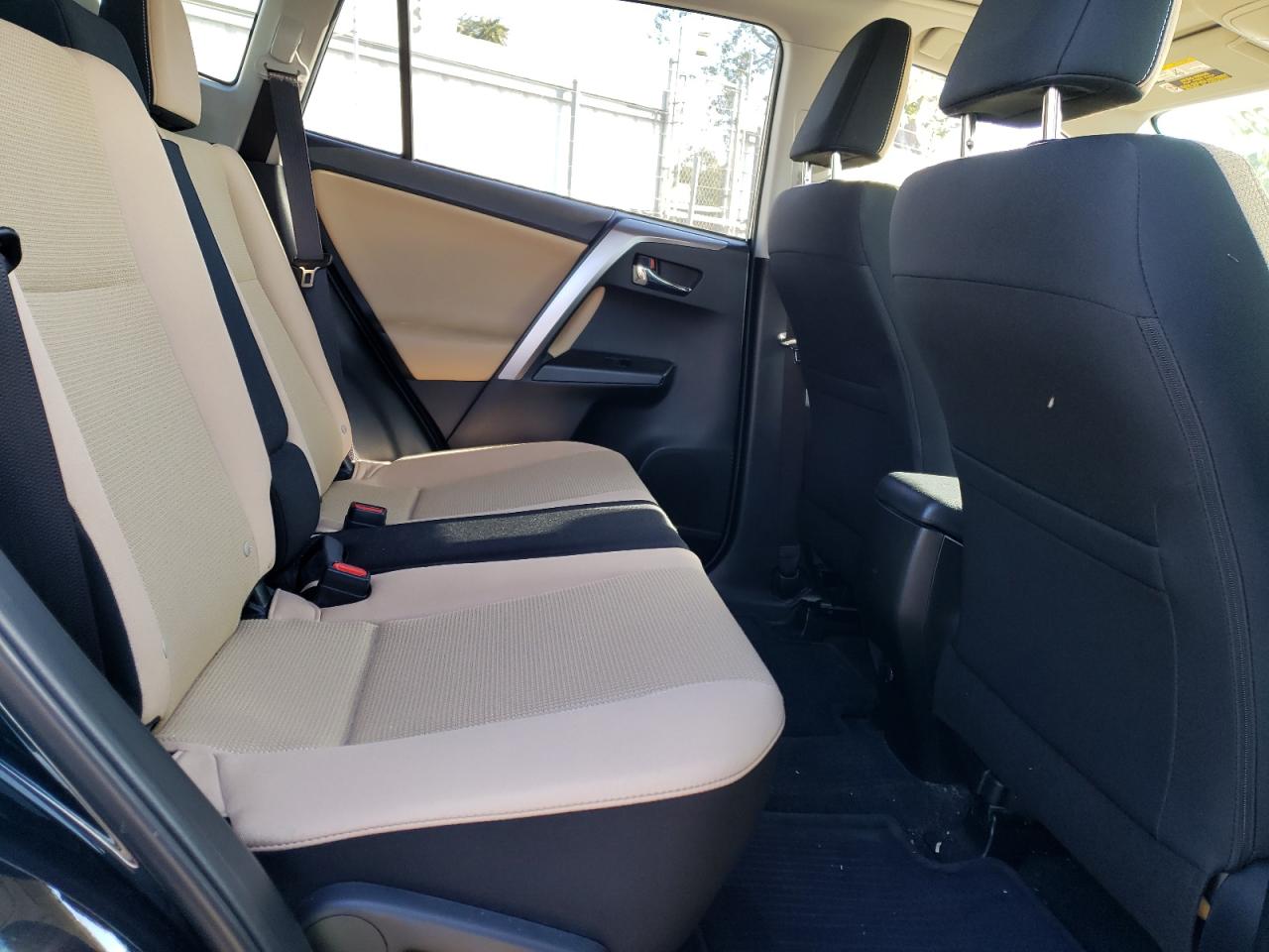 JTMWFREV0HJ138483 TOYOTA RAV4 2017