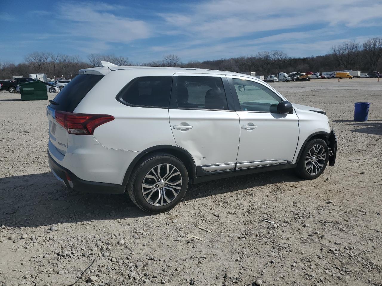 2017 Mitsubishi Outlander Es vin: JA4AD2A36HZ052375