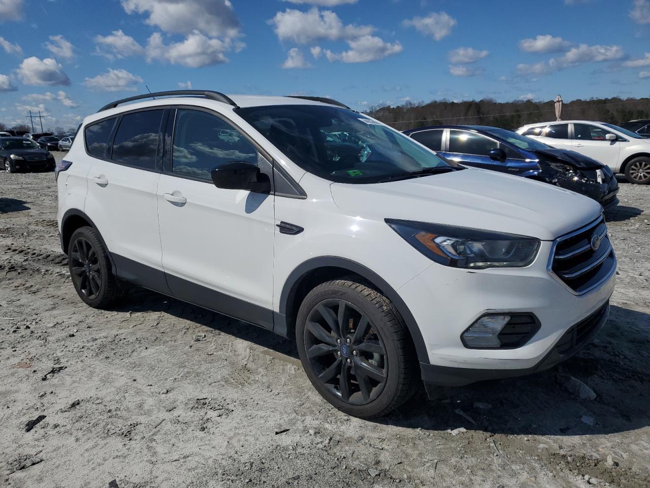 1FMCU0GD8HUE56032 FORD ESCAPE 2017