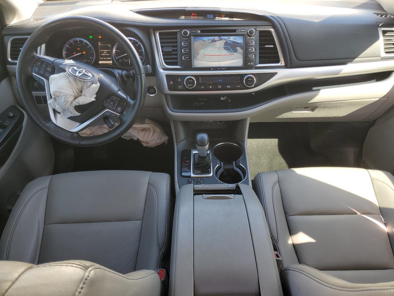 5TDKZRFH0KS558530 TOYOTA HIGHLANDER 2019