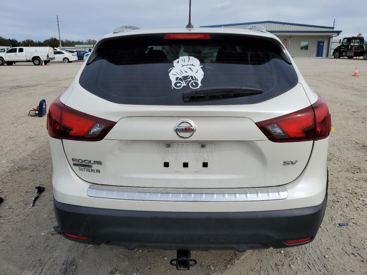 JN1BJ1CP3JW189586 NISSAN ROGUE 2018