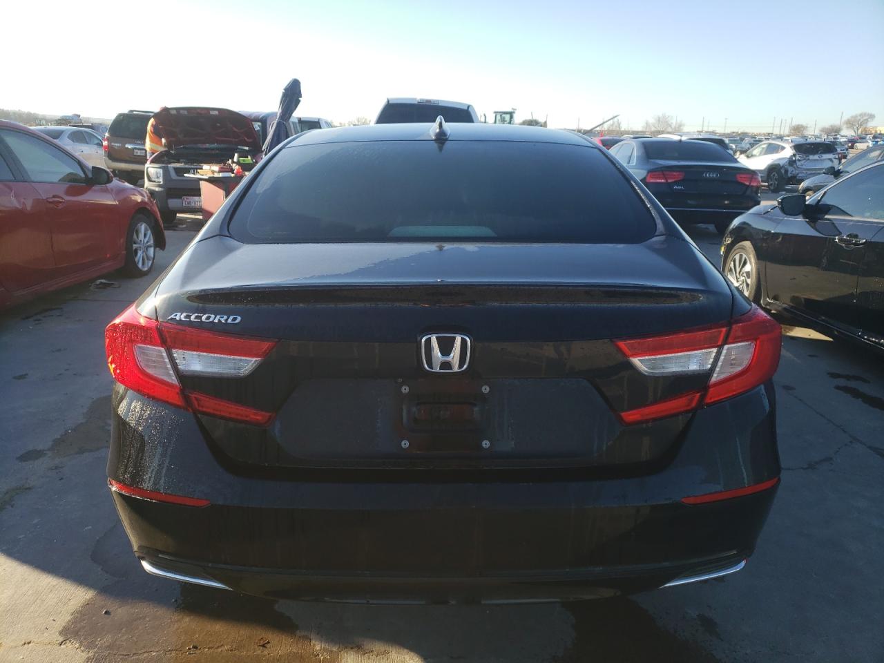 1HGCV1F44JA157686 HONDA ACCORD 2018