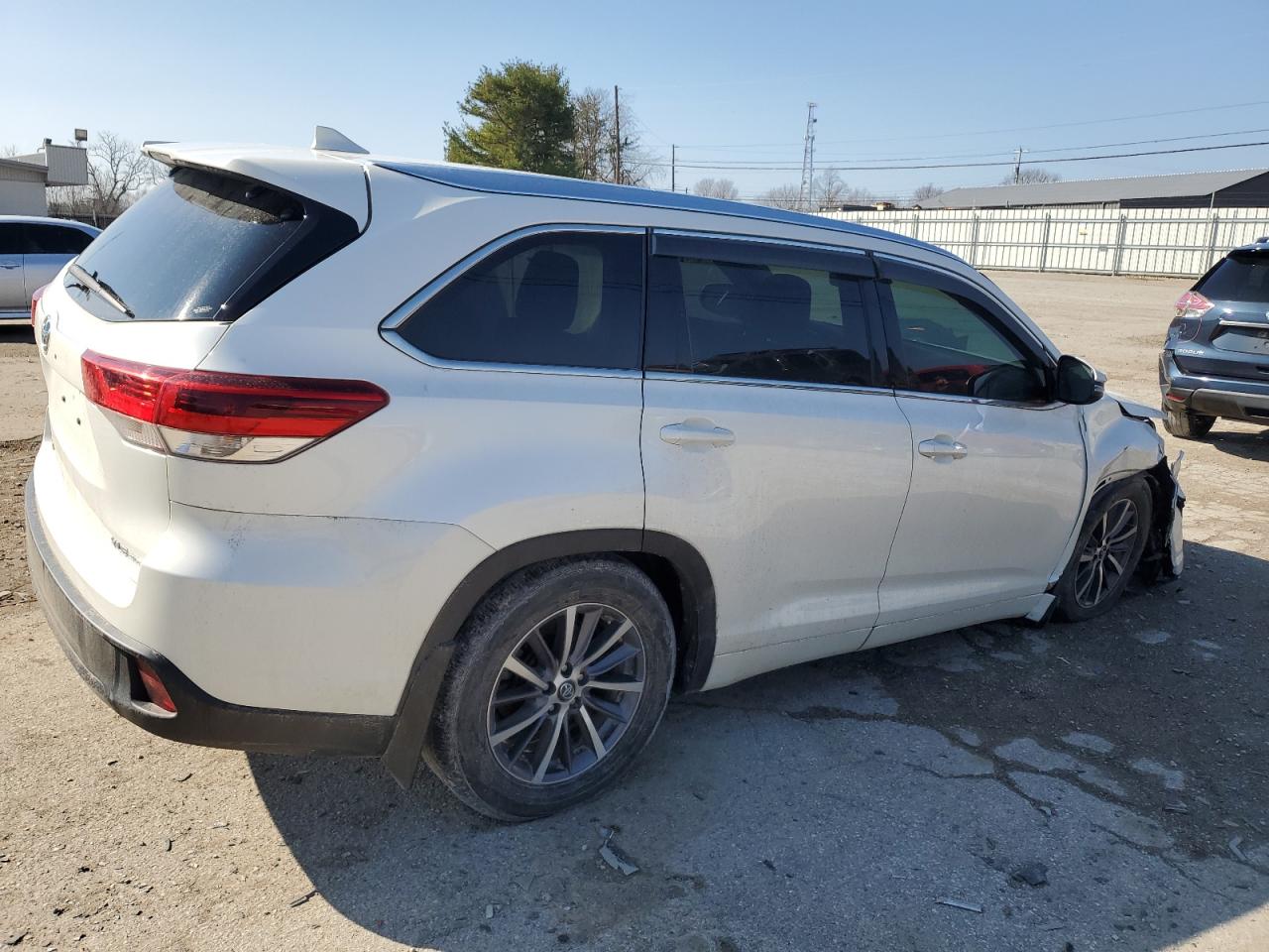 Lot #2645424876 2017 TOYOTA HIGHLANDER