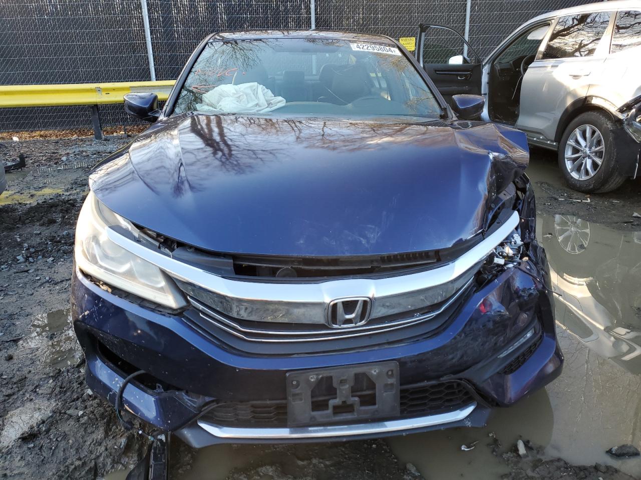 1HGCR2F55HA108493 HONDA ACCORD 2017