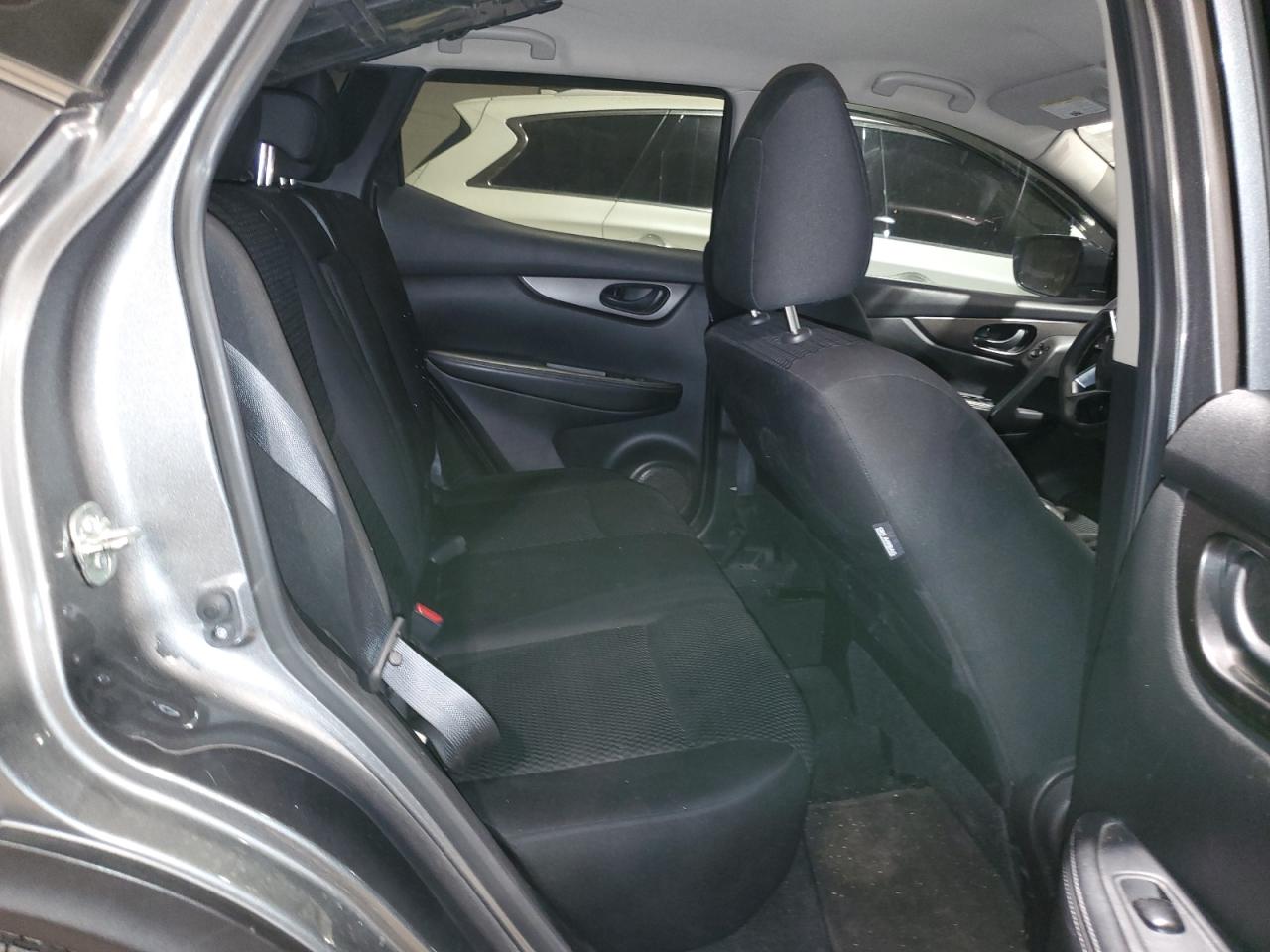 JN1BJ1CR0JW265623 NISSAN ROGUE 2018