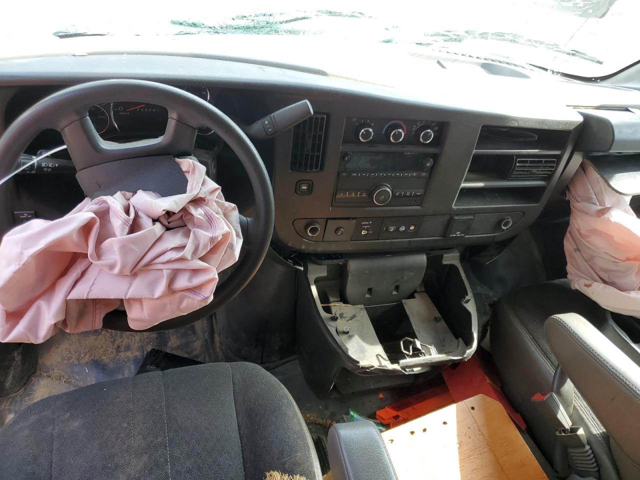 1GCWGAFGXK1368747 CHEVROLET EXPRESS 2019