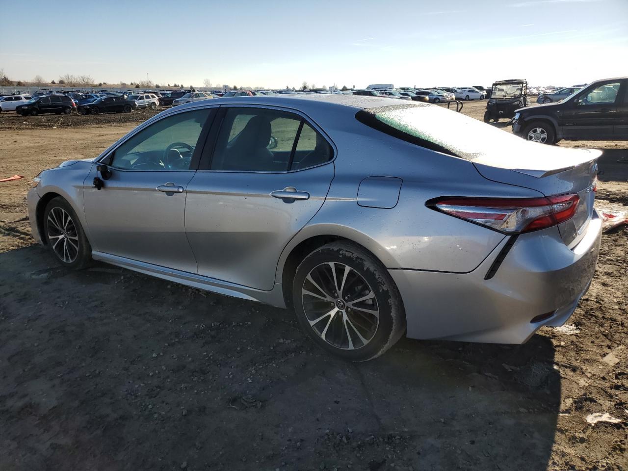 4T1B11HK1JU607709 TOYOTA CAMRY 2018