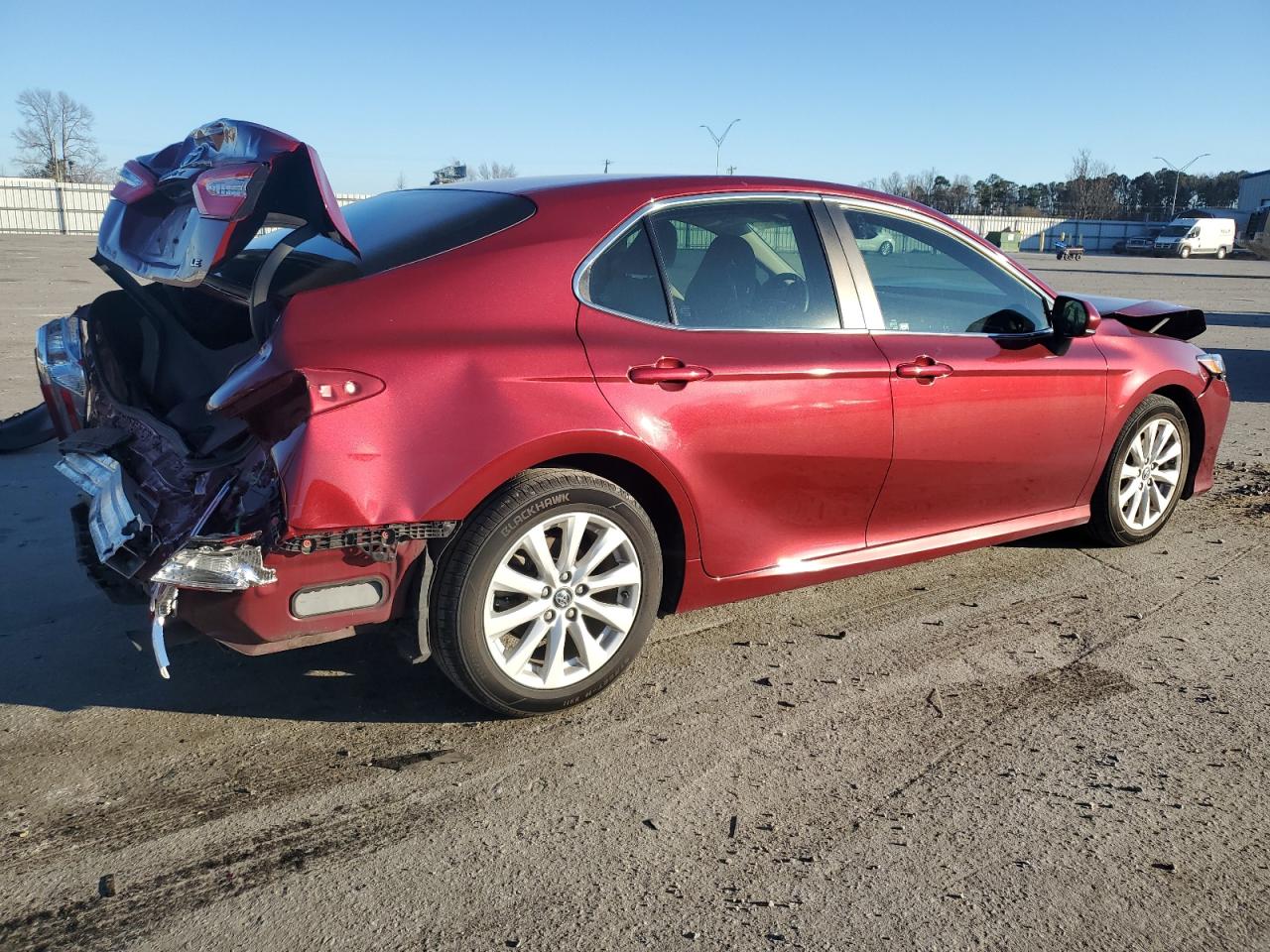 4T1B11HK2JU678014 TOYOTA CAMRY 2018