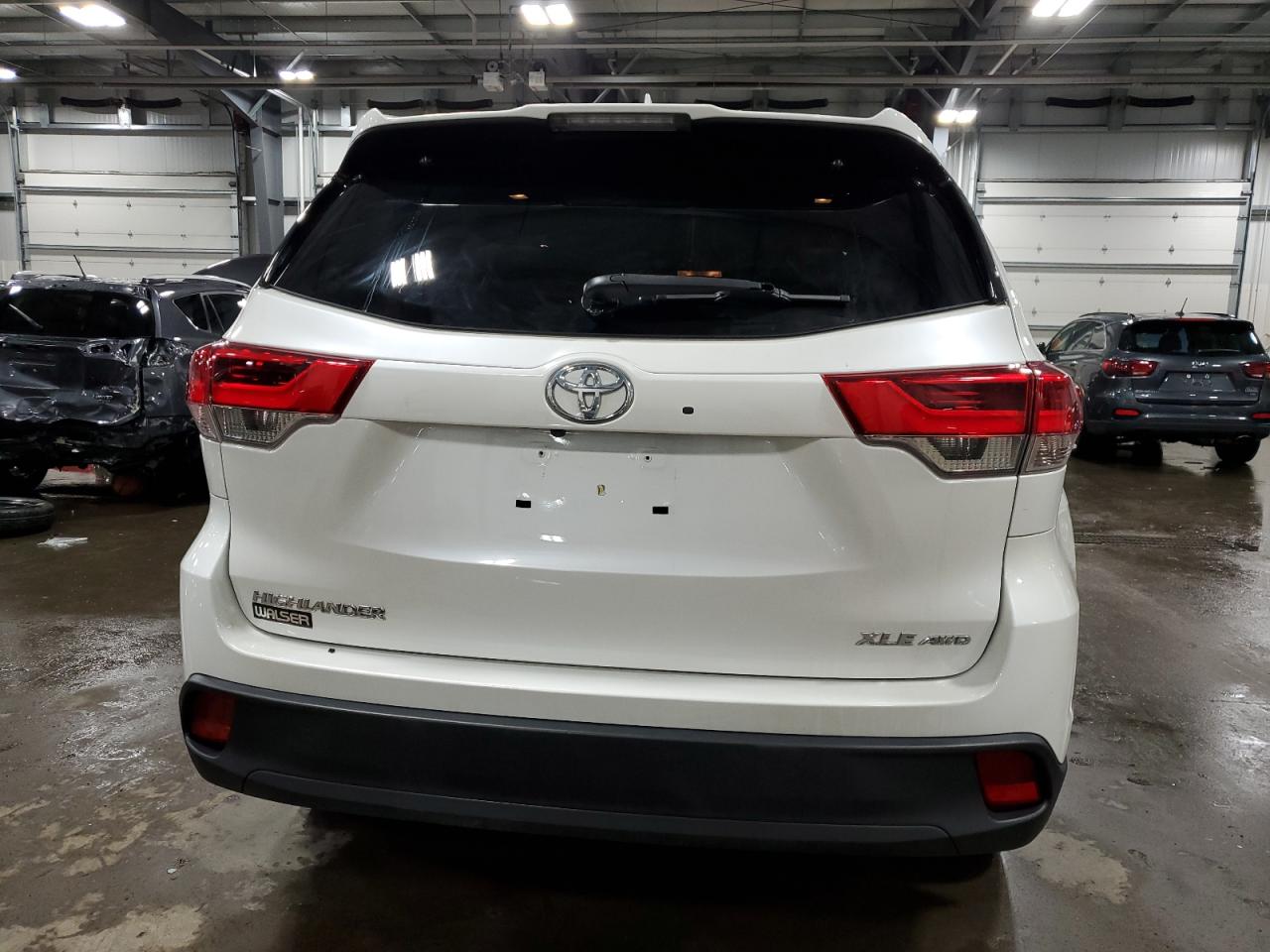 Lot #2371537126 2018 TOYOTA HIGHLANDER