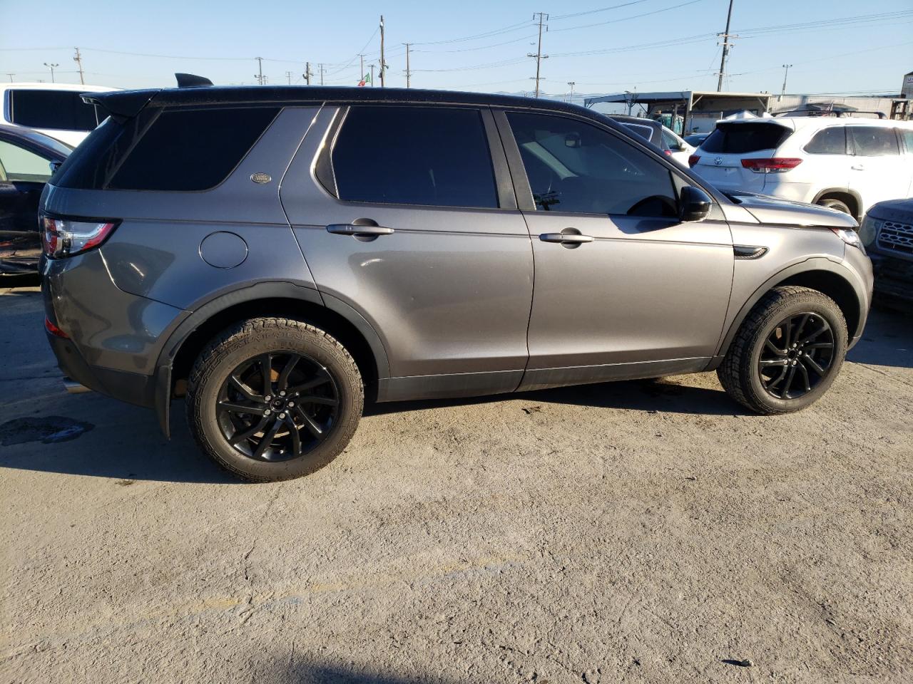 Lot #2339810810 2017 LAND ROVER DISCOVERY
