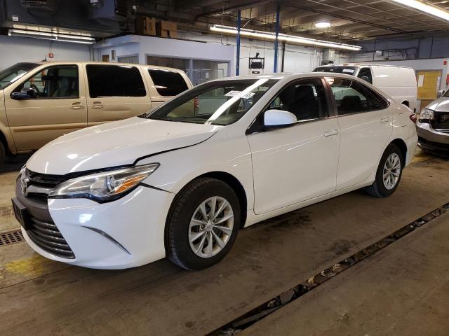 Lot #2373833527 2015 TOYOTA CAMRY LE salvage car
