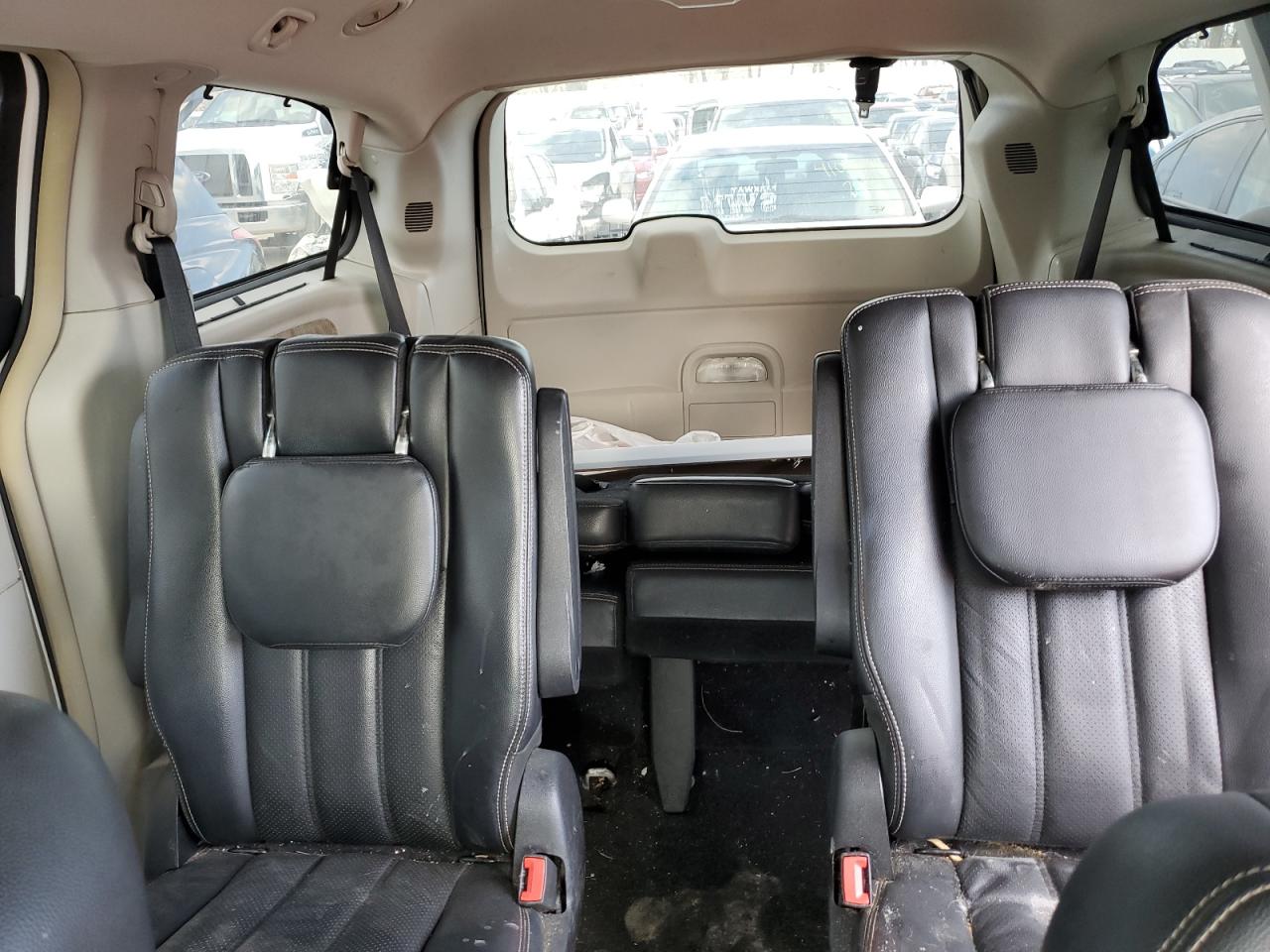 2A4RR8DG9BR609495 2011 Chrysler Town & Country Touring L