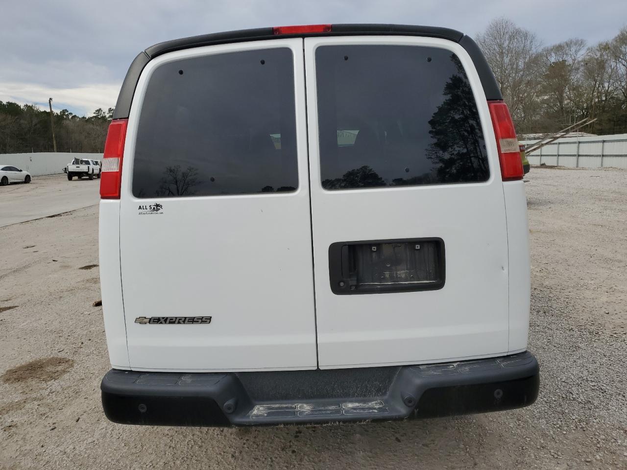 1GAWGEFF4H1290529 2017 Chevrolet Express G2500 Ls