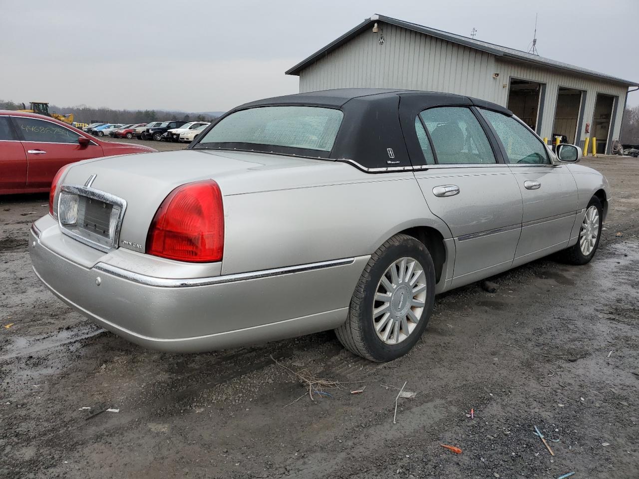 1LNHM83W24Y619448 2004 Lincoln Town Car Ultimate