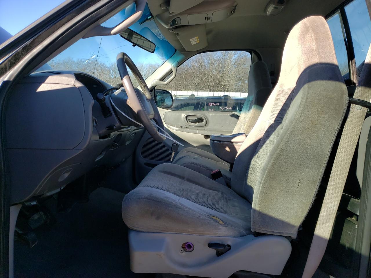 1FTRF18L42NA89667 2002 Ford F150