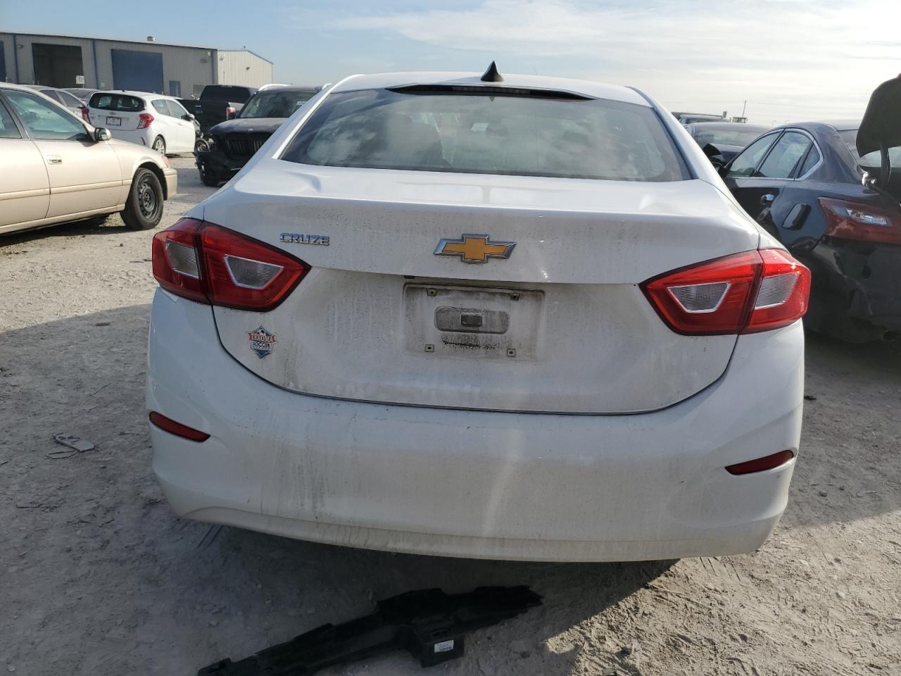 1G1BC5SM3J7217105 CHEVROLET CRUZE 2018