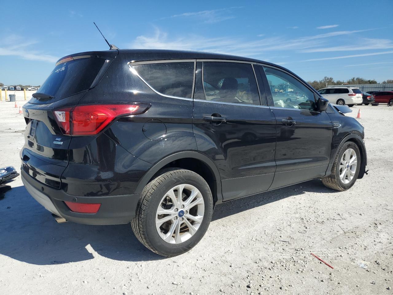 VIN: 1FMCU0GDXKUA90274 2019 FORD ESCAPE