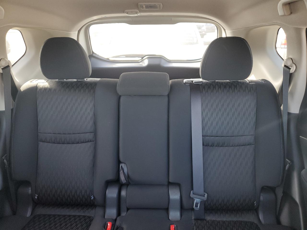 KNMAT2MT0HP563130 NISSAN ROGUE 2017