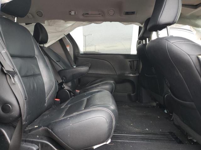 2018 TOYOTA SIENNA SE 5TDXZ3DC9JS958062
