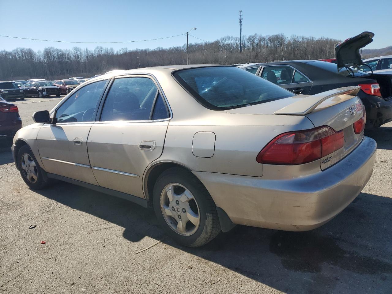 1HGCG5673YA047895 2000 Honda Accord Se