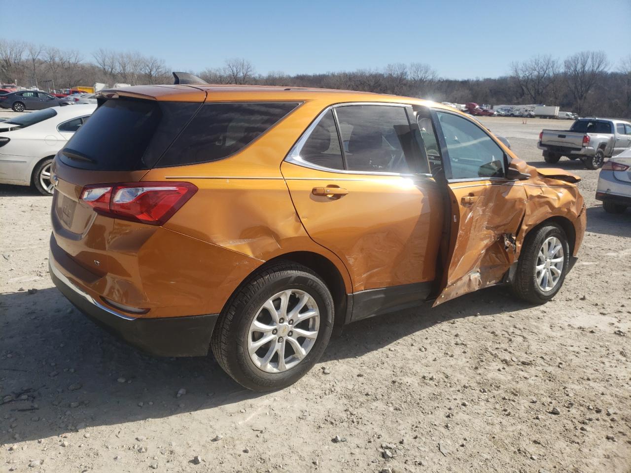 2GNAXJEV1J6160639 CHEVROLET EQUINOX 2018