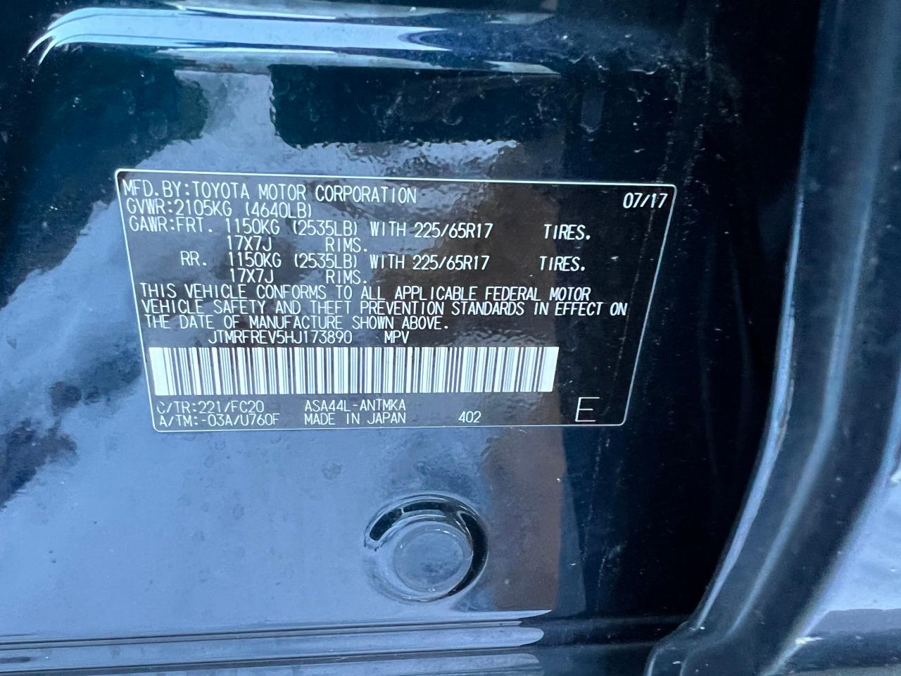 VIN: JTMRFREV5HJ173890 2017 TOYOTA RAV4