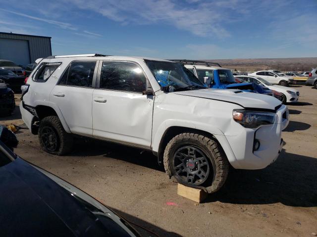 2018 TOYOTA 4RUNNER SR JTEBU5JR7J5579690