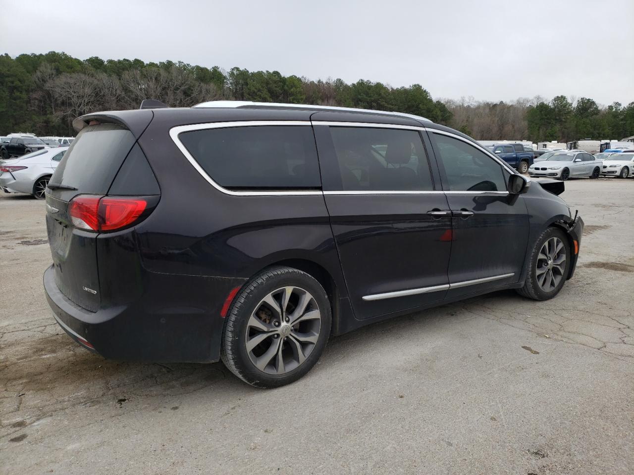 2017 Chrysler Pacifica Limited vin: 2C4RC1GG2HR684302