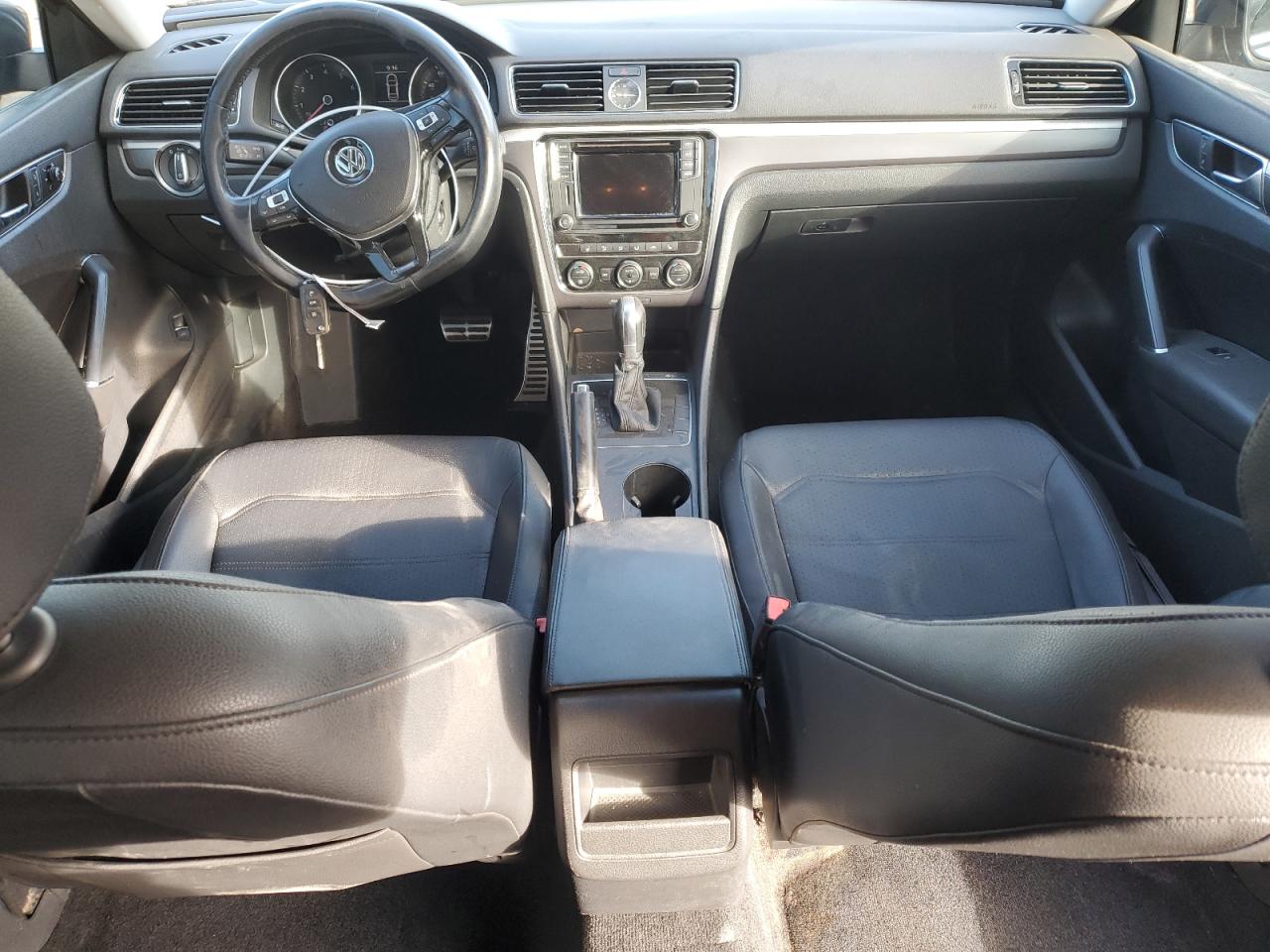 1VWDT7A3XHC085267 VOLKSWAGEN PASSAT 2017