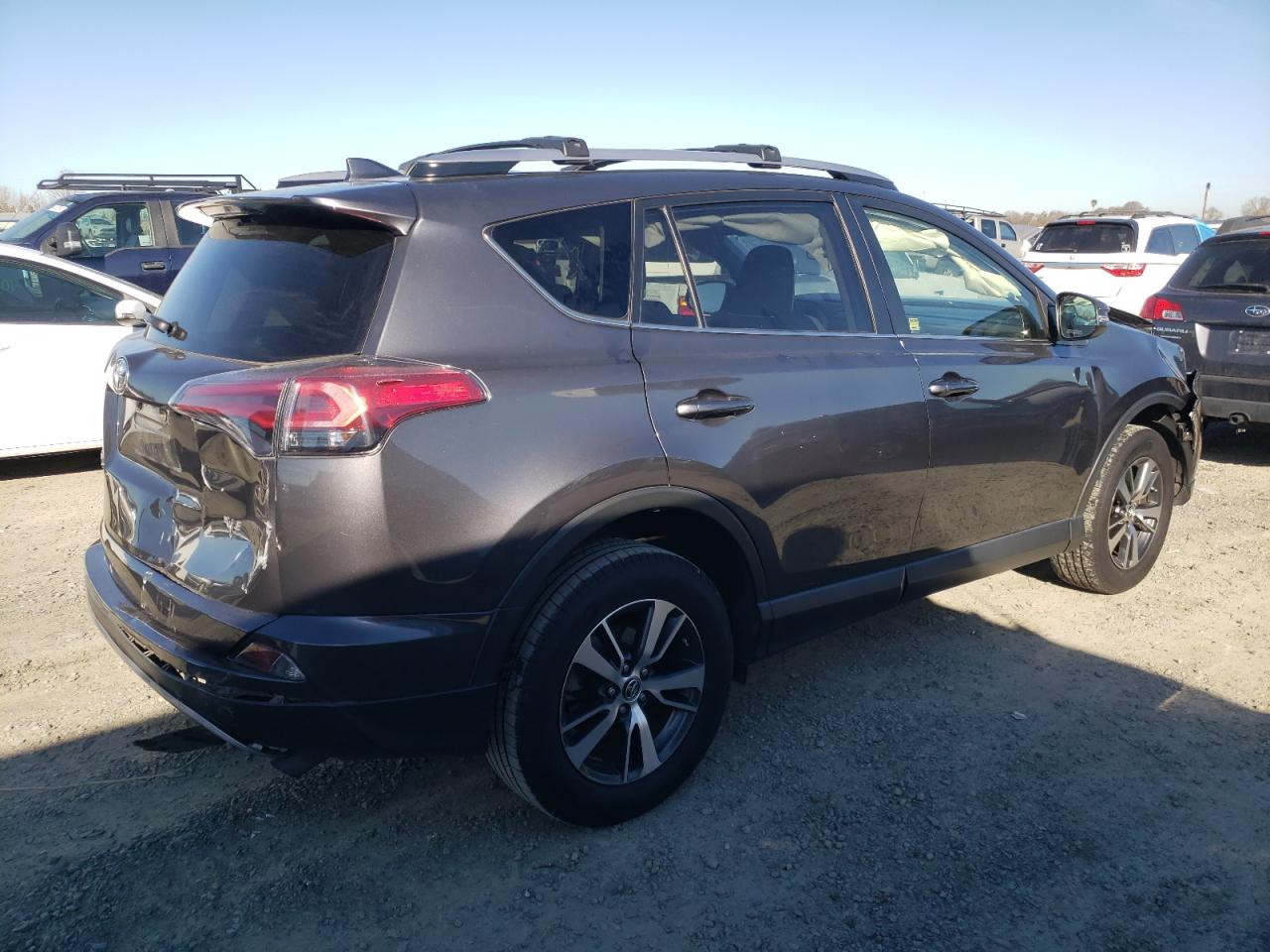 JTMWFREV8JJ748556 TOYOTA RAV4 2018
