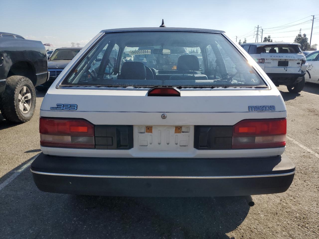 JM1BF2320K0381030 1989 Mazda 323