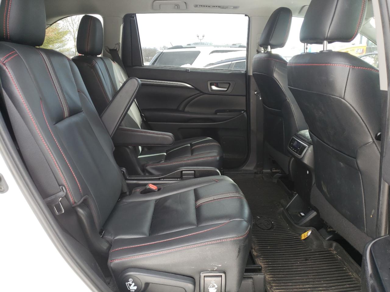 5TDJZRFH9KS606876 TOYOTA HIGHLANDER 2019