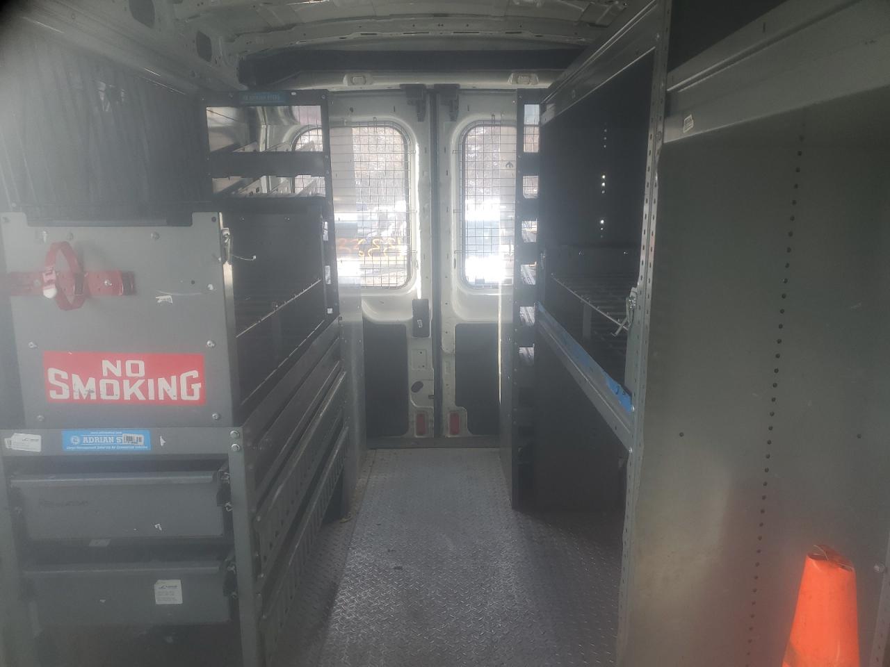 VIN: 1FTBW2CM6JKA27663 2018 FORD TRANSIT