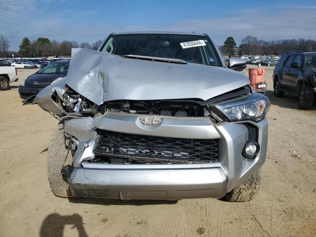 VIN WAUJ2AFC3DN133847 2018 TOYOTA 4RUNNER no.5