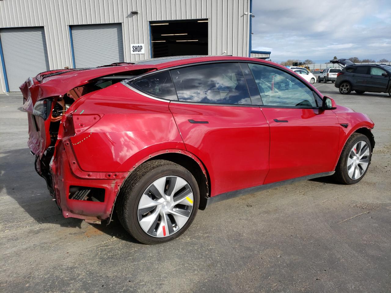 2022 Tesla Model Y vin: 7SAYGDEE8NF562007