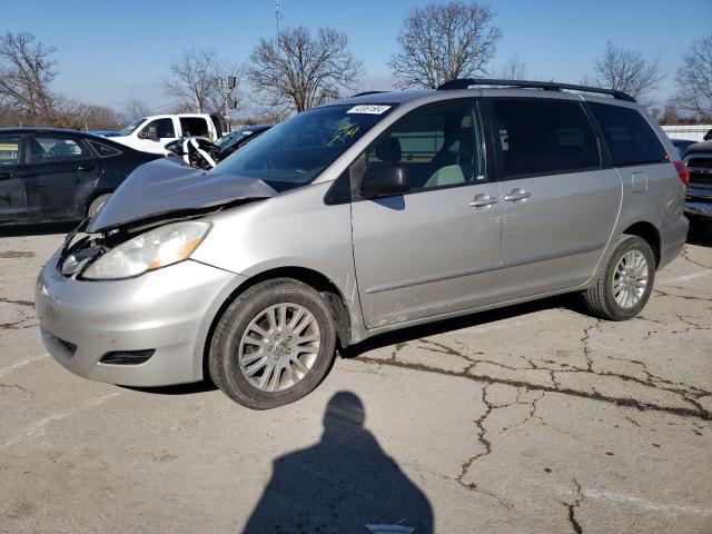 TOYOTA SIENNA LE