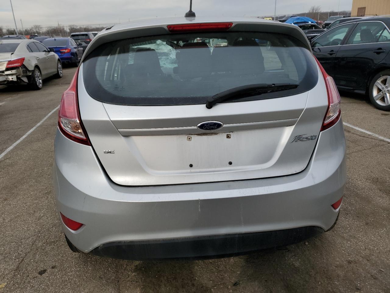 3FADP4EJ2FM105608 2015 Ford Fiesta Se