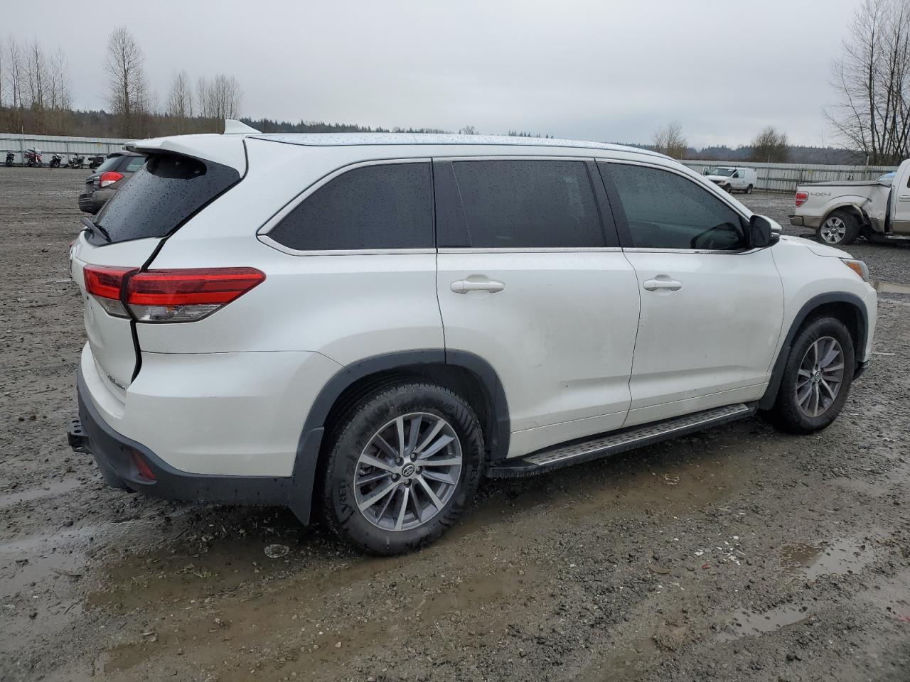 5TDJZRFH3JS820003 TOYOTA HIGHLANDER 2018