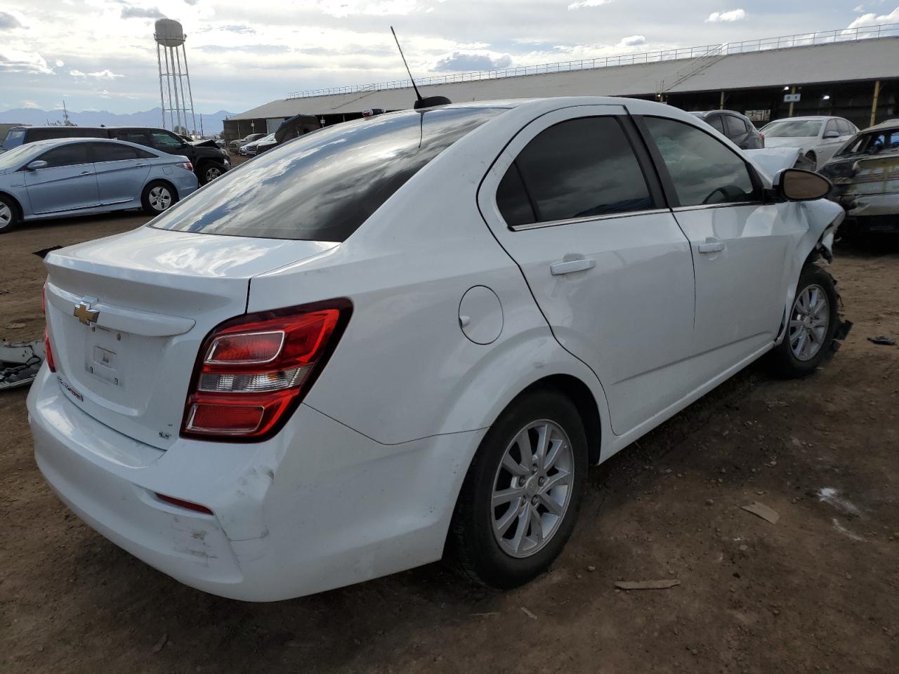 1G1JD5SB2J4137559 2018 Chevrolet Sonic Lt