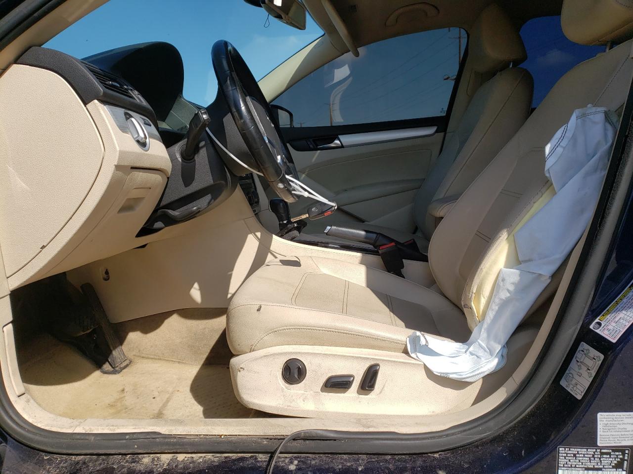 1VWBP7A37DC082817 2013 Volkswagen Passat Se