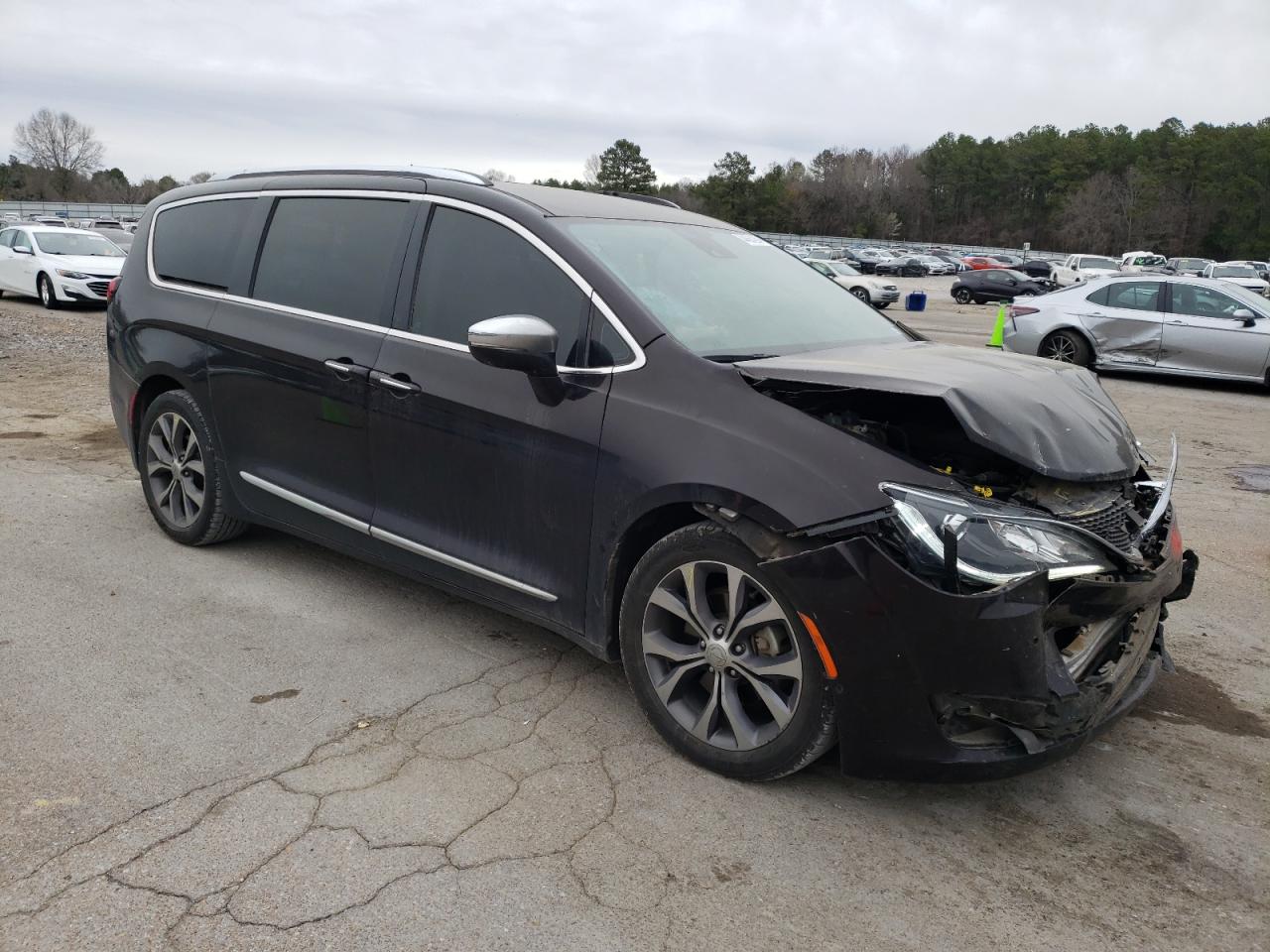 2017 Chrysler Pacifica Limited vin: 2C4RC1GG2HR684302