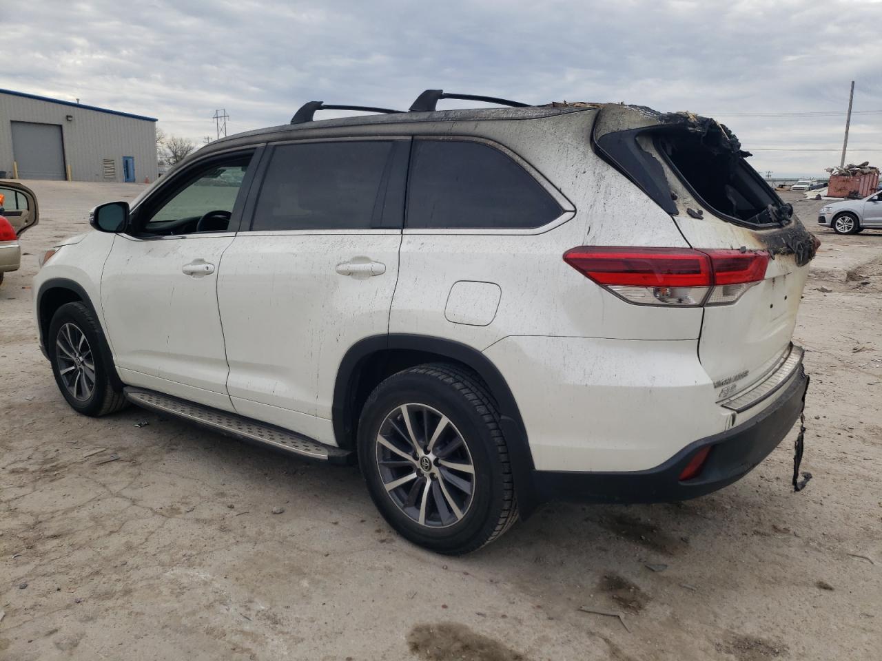 5TDKZRFH2HS520192 2017 Toyota Highlander Se