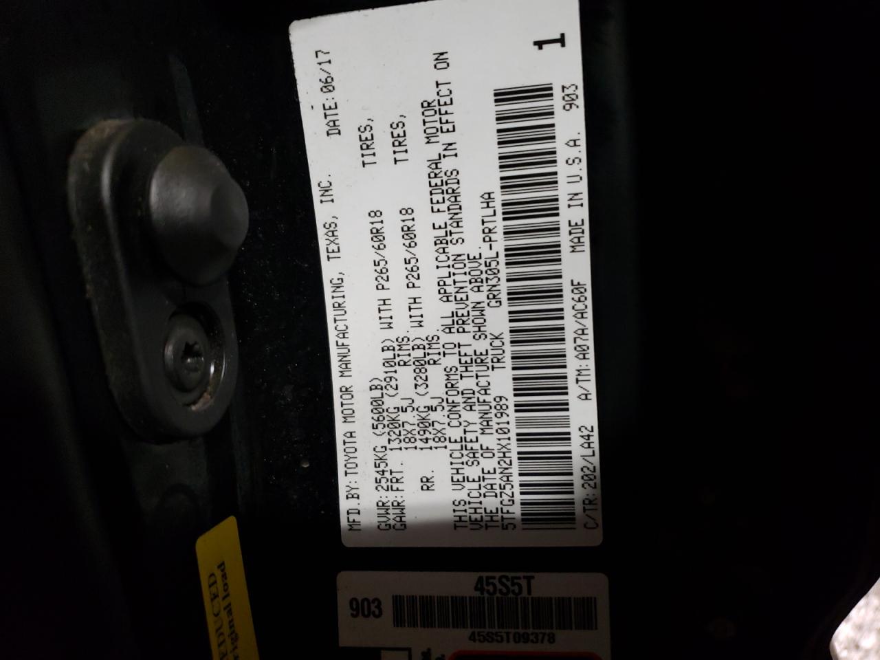 5TFGZ5AN2HX101989 TOYOTA TACOMA 2017